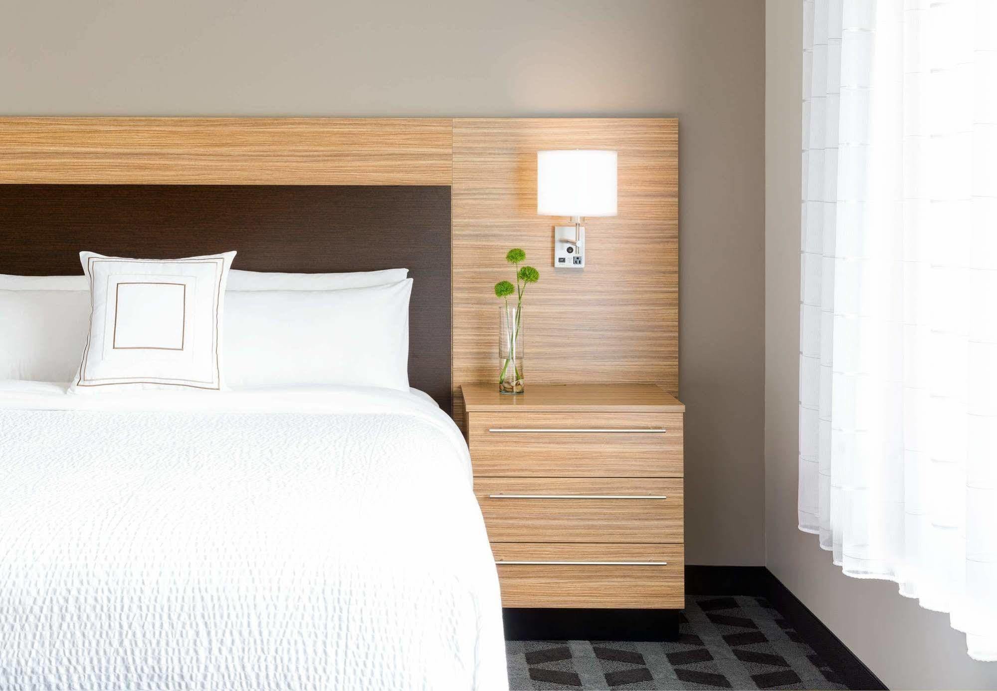 Towneplace Suites By Marriott Tacoma Lakewood Exterior photo